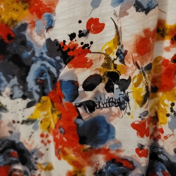 TORRID hidden skull floral tee- 2X - Picture 2 of 2